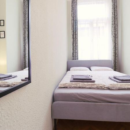 Joseph Boulevard Apartment - 3Bdr, 2Bath, 8Ppl Budapest Kültér fotó
