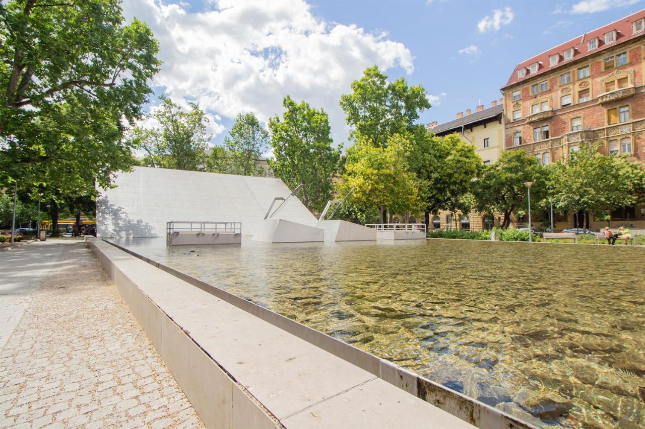Joseph Boulevard Apartment - 3Bdr, 2Bath, 8Ppl Budapest Kültér fotó