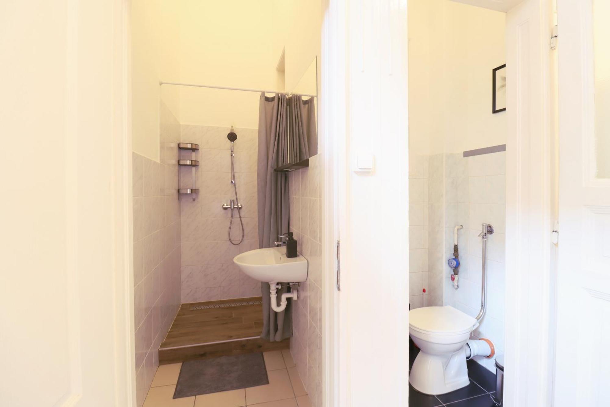 Joseph Boulevard Apartment - 3Bdr, 2Bath, 8Ppl Budapest Kültér fotó