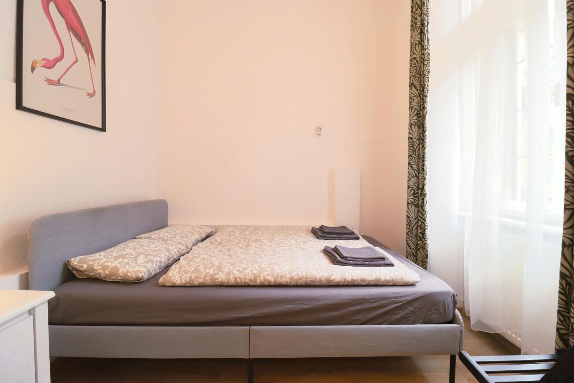 Joseph Boulevard Apartment - 3Bdr, 2Bath, 8Ppl Budapest Kültér fotó